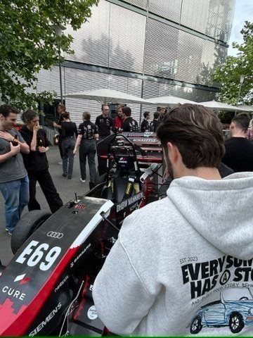 Hautnah am Boliden: Austausch beim Rollout-Event.