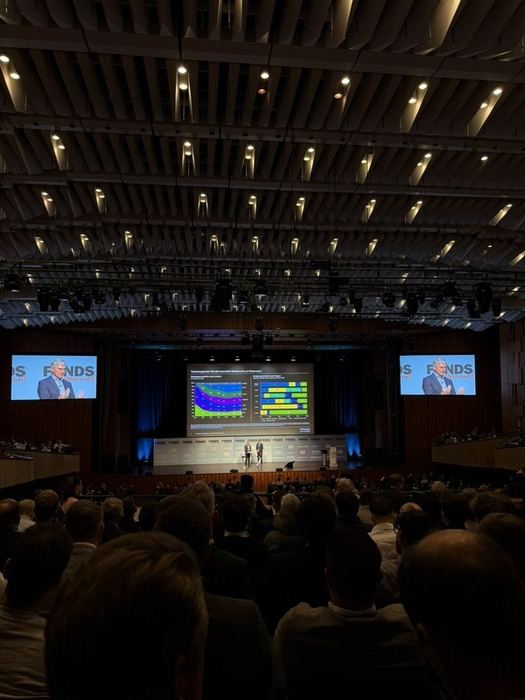 Große Bühne: Fachkonferenzen für neue Impulse.